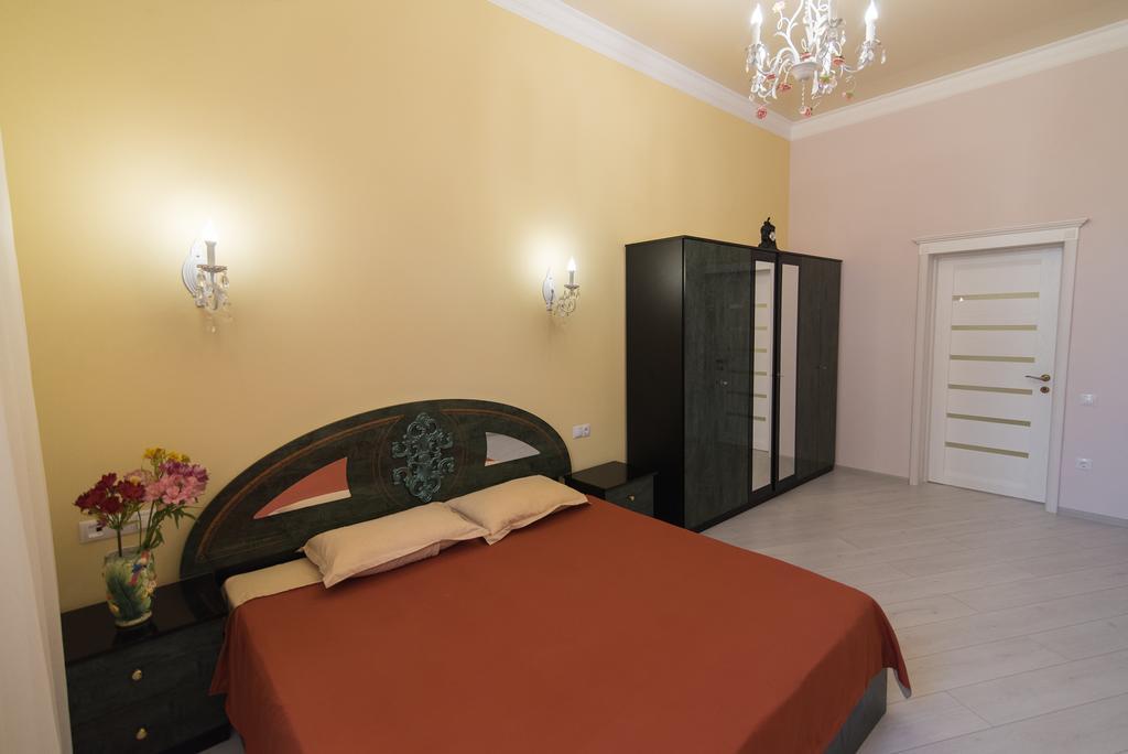 Vip Apartment In The Very Center Of Odessa With Sea View Екстериор снимка